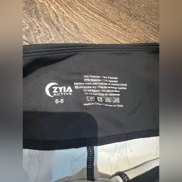 Zyia Watercolor Ombré Summit Hi-Rise leggings - Size 6-8 - Picture 4 of 5